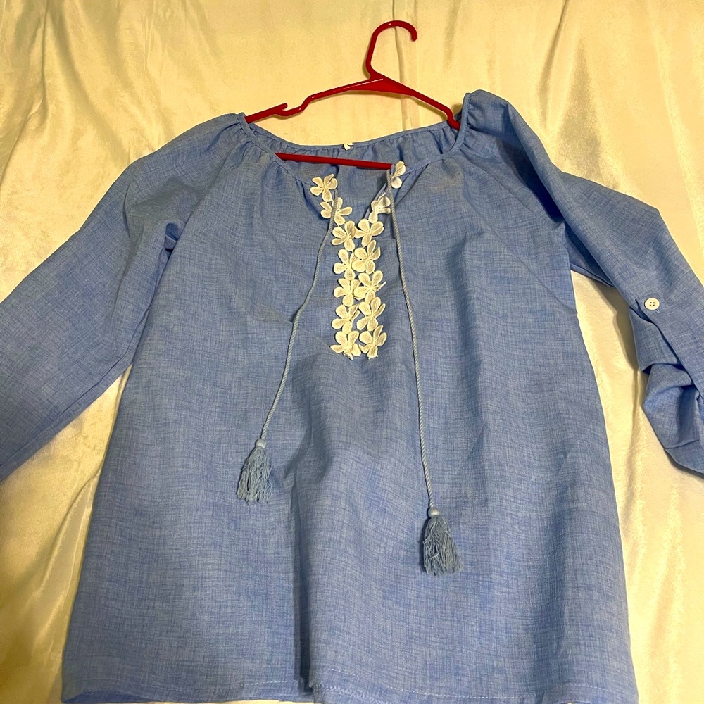 Boutique top, size large but fits like medium